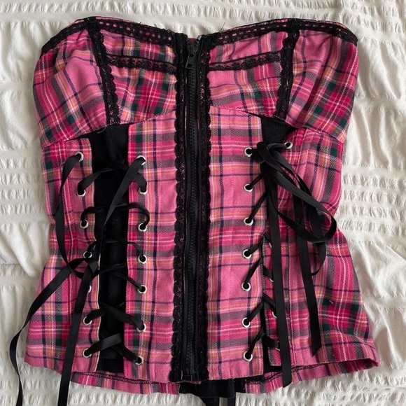 MAJOR PINK MALL GOTH TOPS ISO!!💕🕷️ - Picture 3 of 9